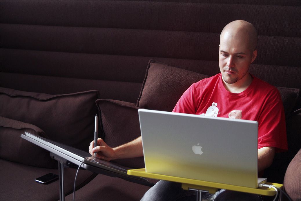 Designer bei der Arbeit am Grafiktablett